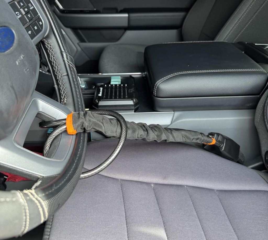 I travel a lot and leave my car parked at hotels or airports. This lock is quick to install and gives me that ‘ahh, I’m safe’ feeling. Every driver should have one. Pedro Delta state ⭐⭐⭐⭐⭐