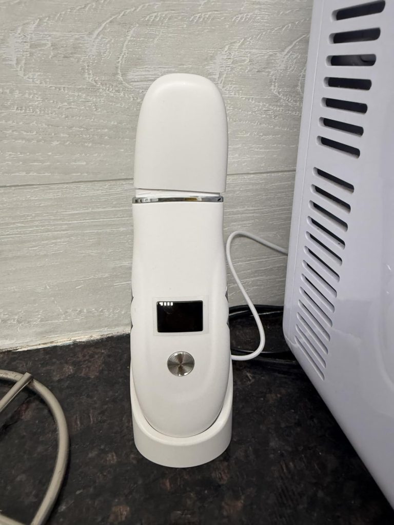 A very good product , it has a base to charge it which is so good and comfortable , a plus for any spa or personal use. Mr Ben Lagos ⭐⭐⭐⭐